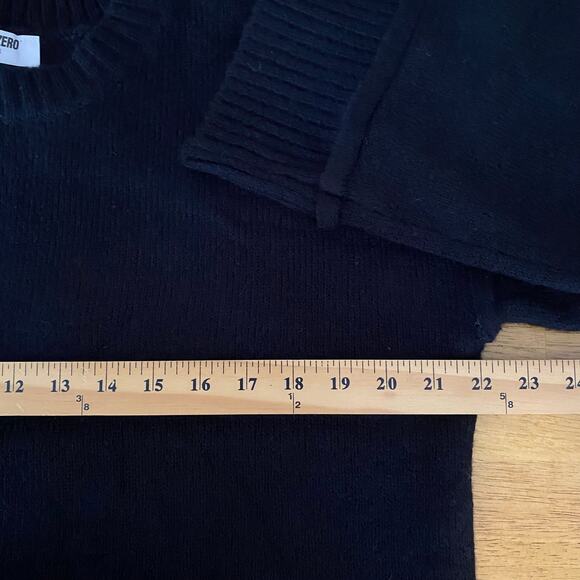 Double Zero Women's Knit Crewneck Sweater Size Small Black Bell Sleeve Winter - Picture 8 of 9